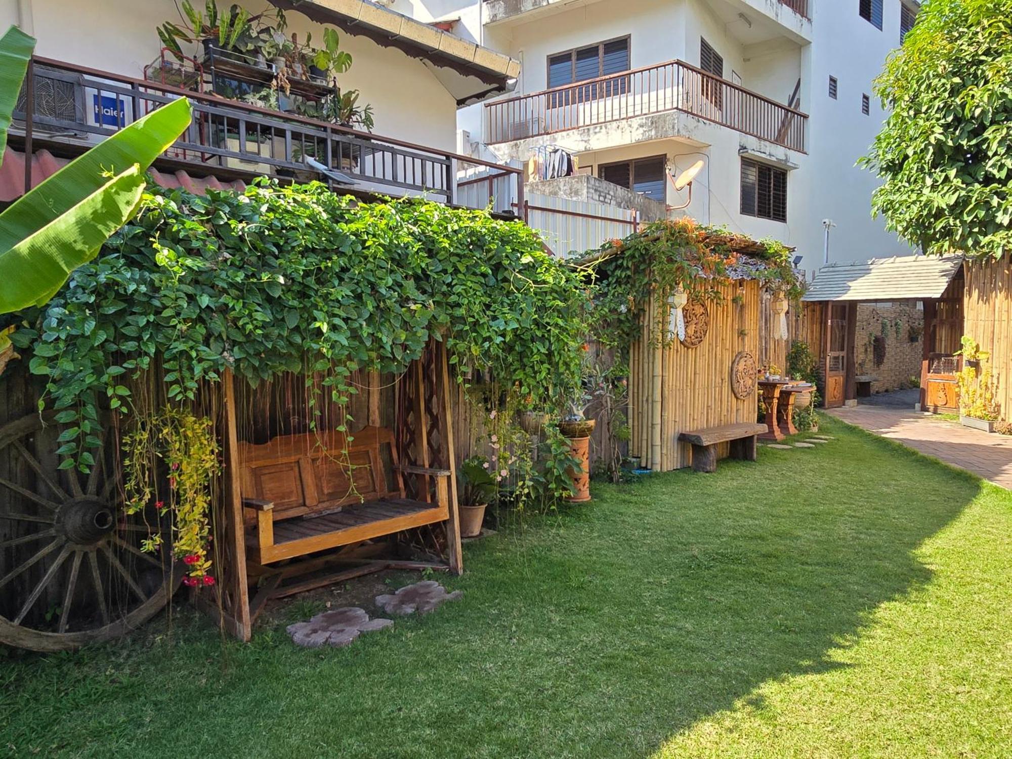 The Old City Rooms Chiang Mai Exteriör bild