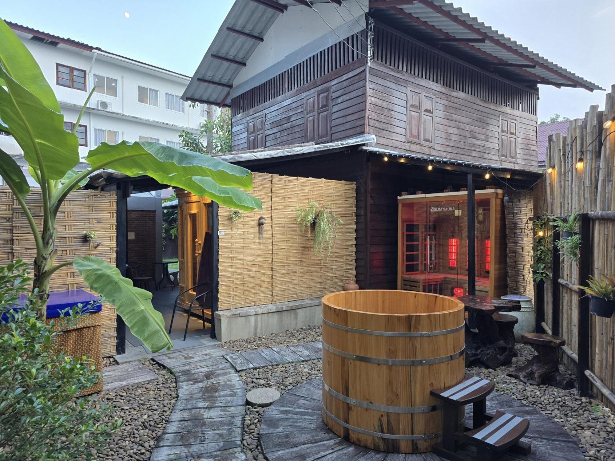 The Old City Rooms Chiang Mai Exteriör bild