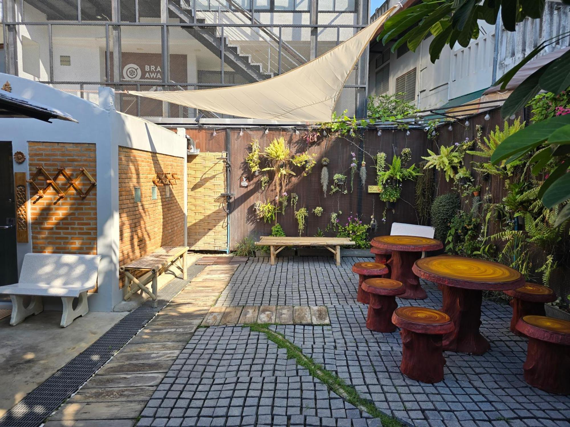 The Old City Rooms Chiang Mai Exteriör bild