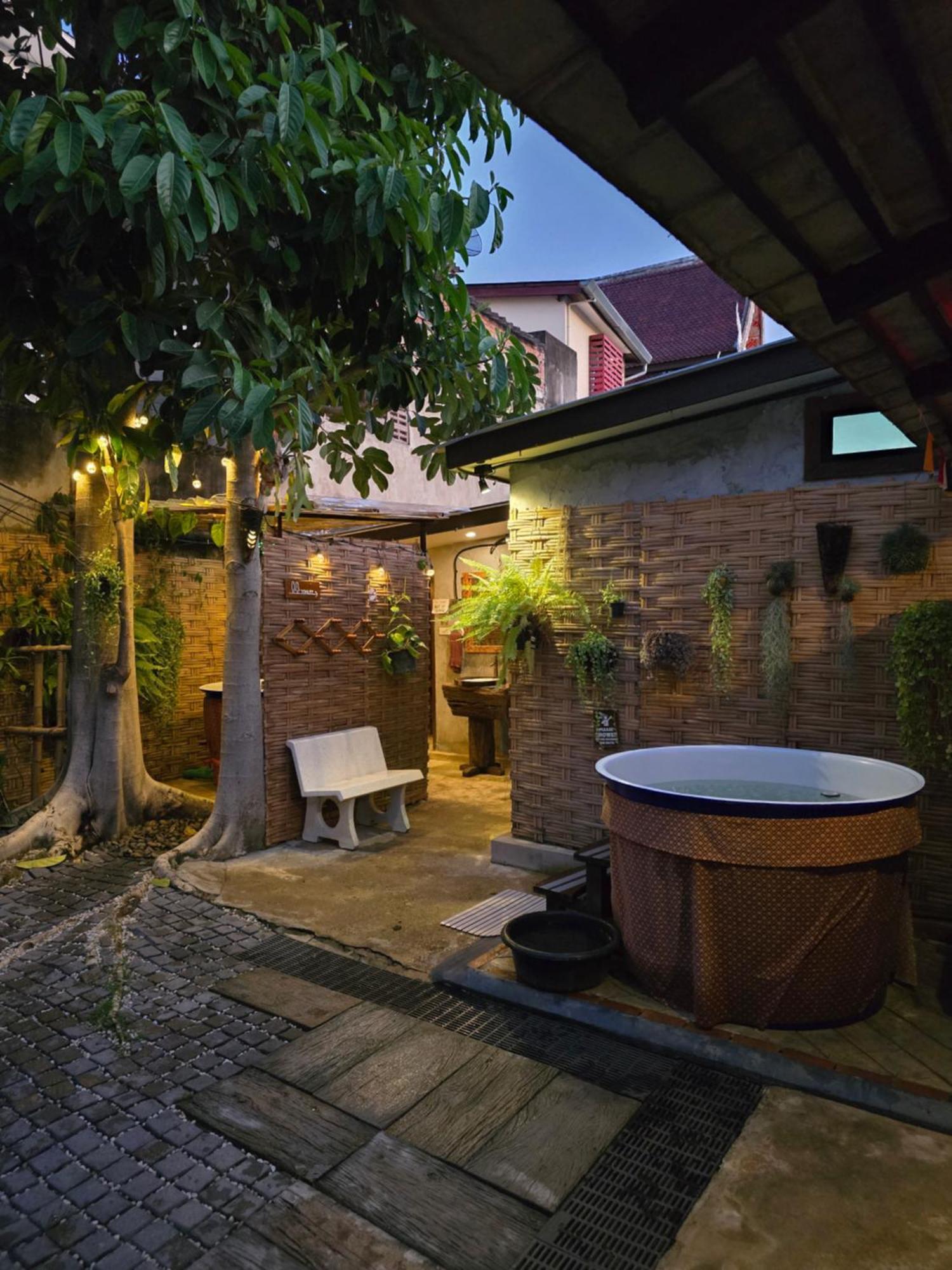 The Old City Rooms Chiang Mai Exteriör bild